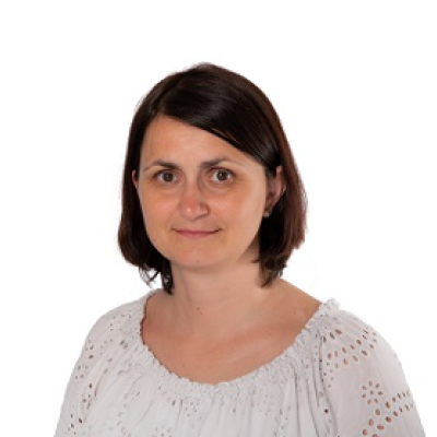 Dr Veleva